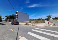 Bán lô góc 2MT hướng Đông Nam giá tốt